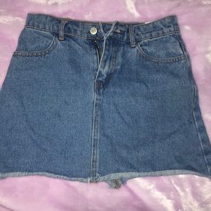 Cute skirt! Great quality work once 😇